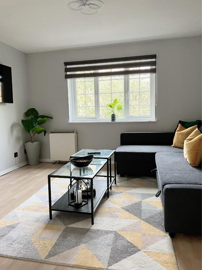 Stunning Apartment In Beckton With Private Entrance Лондон Экстерьер фото