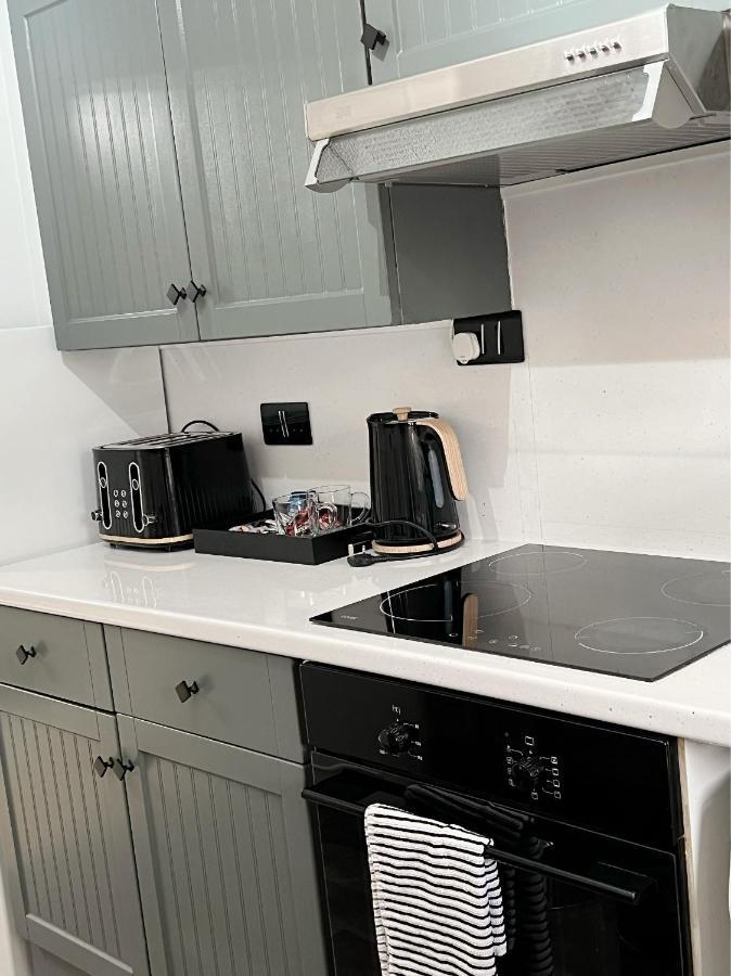 Stunning Apartment In Beckton With Private Entrance Лондон Экстерьер фото