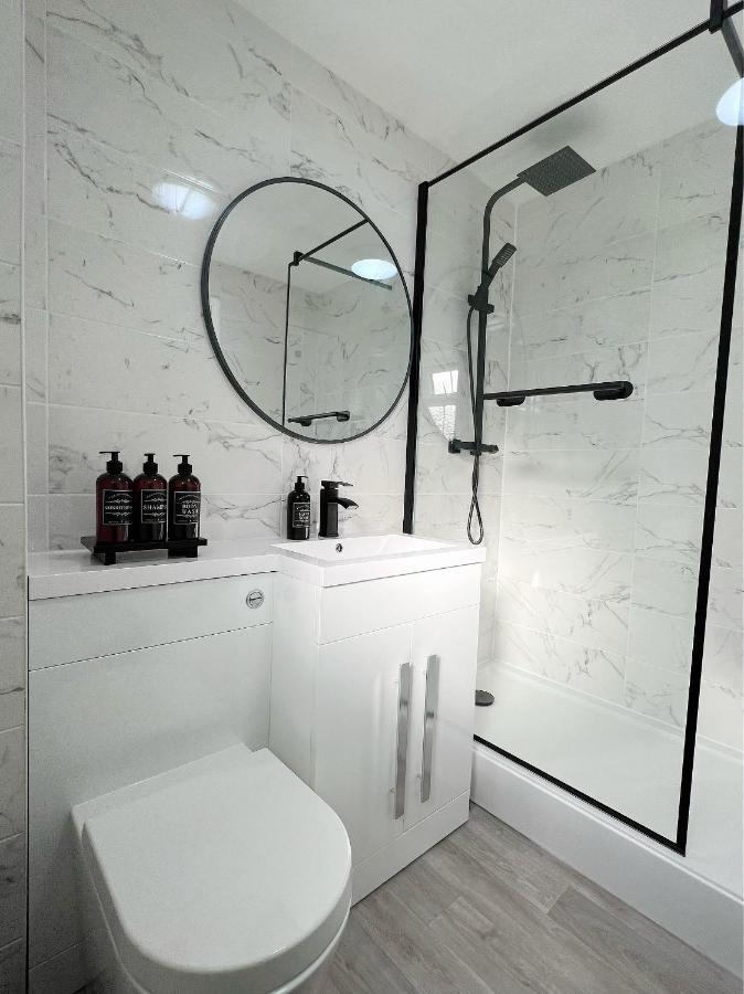 Stunning Apartment In Beckton With Private Entrance Лондон Экстерьер фото
