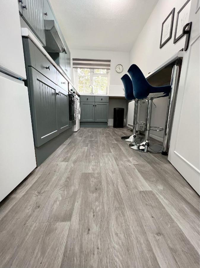 Stunning Apartment In Beckton With Private Entrance Лондон Экстерьер фото